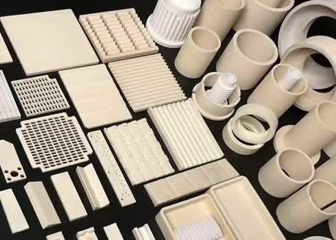 3000 MPa Wytrzymałość na ściskanie Ceramika Al2O3 z rozszerzeniem termicznym 7,2 X 10-6/K