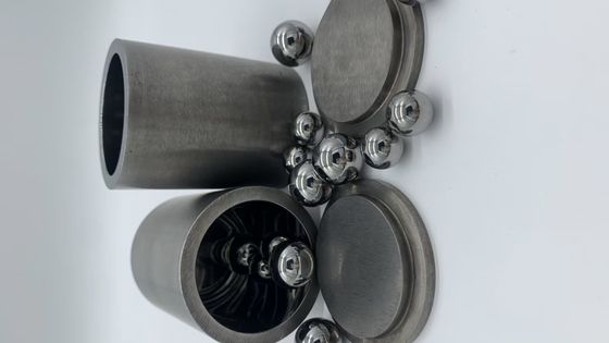 Wyróżnia się wytrzymałością kompresyjną, keramika z azotanu krzemu przeznaczona do użycia w urządzeniach przesyłowych