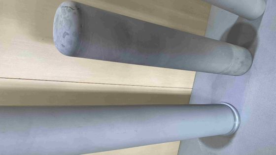 Wysokiej czystości Czarno-szary Wzmocnienie dielektryczne Nitryny krzemu Ceramiczne rurki ochronne stosowane do kwasowego płynu alkalicznego