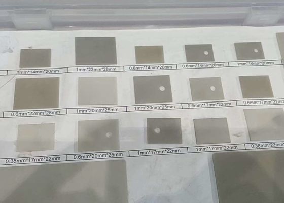 Gładki substrat ceramiczny z azotanu aluminium o stałej dielektrycznej 8-9