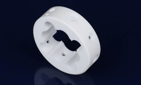 Możliwość obróbki można wykonywać za pomocą standardowych narzędzi lub rur ceramicznych Macor zapewniających stabilność termiczną i izolację elektryczną