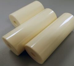 Rezystywność objętościowa 10^14 Ωcm Al2O3 Ceramika Rezystancja izolacji 10^12 Ωcm Izolator elektryczny do zastosowań przemysłowych