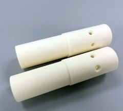 Odporność izolacyjna 1012 Ohm Centimeter Aluminiowy tlenek Ceramika zapewniająca zdolności częstotliwości radiowych i izolację elektryczną